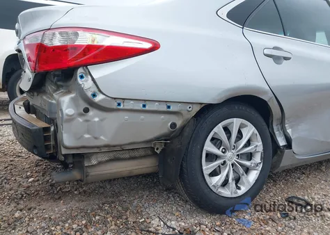 2017 Toyota Camry Le z USA, uszkodzony, nr VIN 4T1BF1FK4HU681320